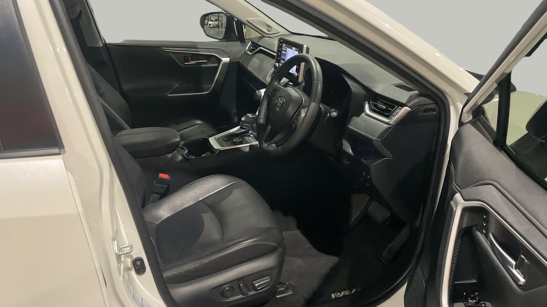 2019 Toyota RAV4 Cruiser (AWD) Hybrid, Automatic, 39377 km, Right Side Front Door Cabin View