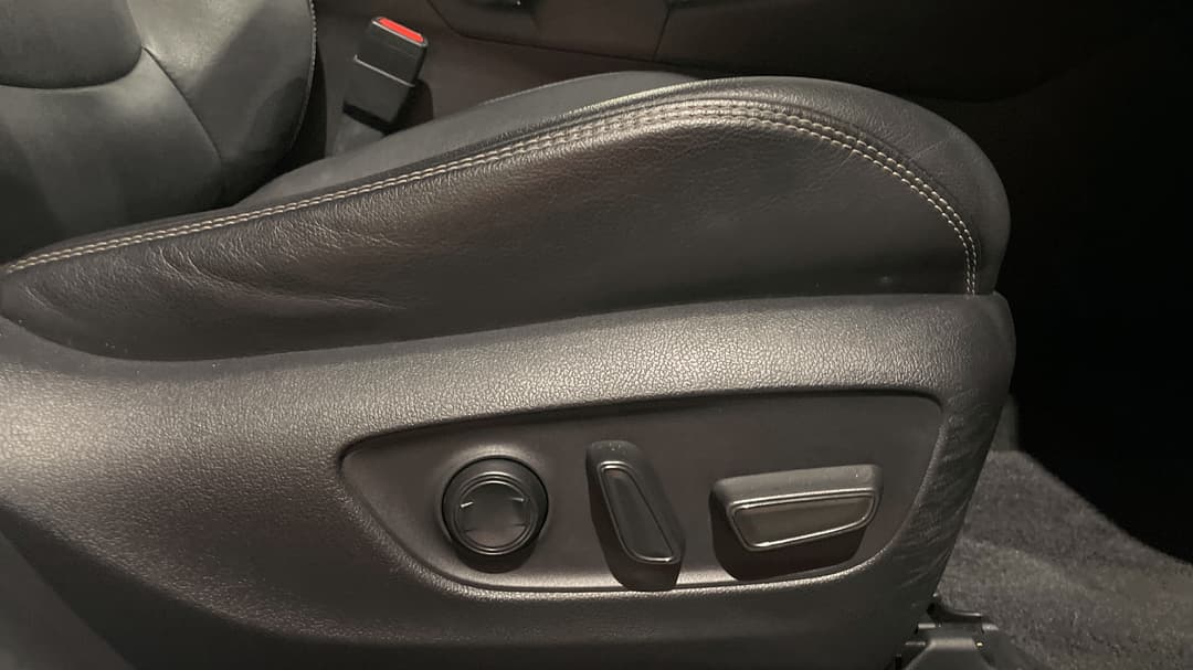 2019 Toyota RAV4 Cruiser (AWD) Hybrid, Automatic, 39377 km, Drivers Side Adjustment Panel