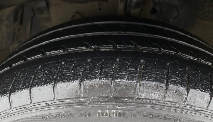 2016 Maruti Ciaz VXI, Petrol, Manual, 54,991 km, Left Front Tyre Tread