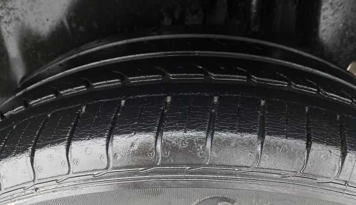 2016 Maruti Ciaz VXI, Petrol, Manual, 54,991 km, Left Rear Tyre Tread