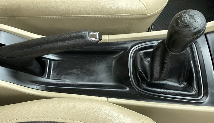 2016 Maruti Ciaz VXI, Petrol, Manual, 54,991 km, Gear Lever
