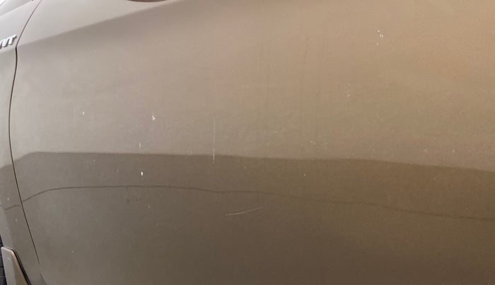 2016 Maruti Ciaz VXI, Petrol, Manual, 54,991 km, Front passenger door - Upto 4 inch Scratches + Count of scratches 3-5 ( Metal not Visible)