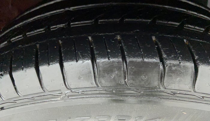 2014 Hyundai Elite i20 SPORTZ 1.2, Petrol, Manual, 11,547 km, Left Front Tyre Tread