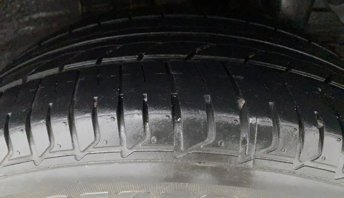 2016 Hyundai Elite i20 ASTA 1.2 (O), Petrol, Manual, 87,141 km, Left Rear Tyre Tread