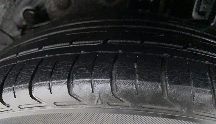 2014 Toyota Etios CROSS 1.5 V, Petrol, Manual, 80,847 km, Left Rear Tyre Tread