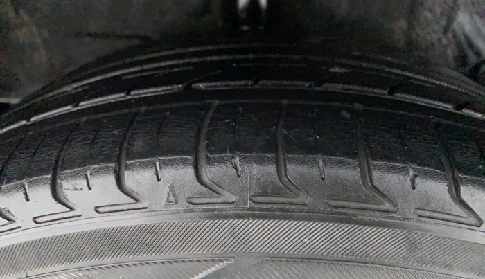 2014 Toyota Etios CROSS 1.5 V, Petrol, Manual, 80,847 km, Right Rear Tyre Tread