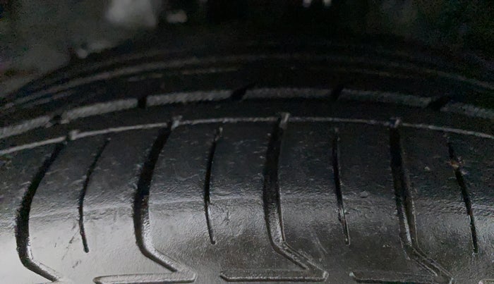 2014 Toyota Etios CROSS 1.5 V, Petrol, Manual, 80,847 km, Left Front Tyre Tread