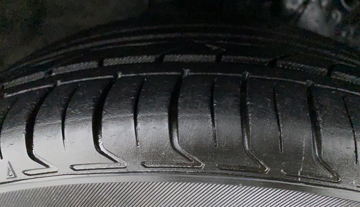 2014 Toyota Etios CROSS 1.5 V, Petrol, Manual, 80,847 km, Right Front Tyre Tread