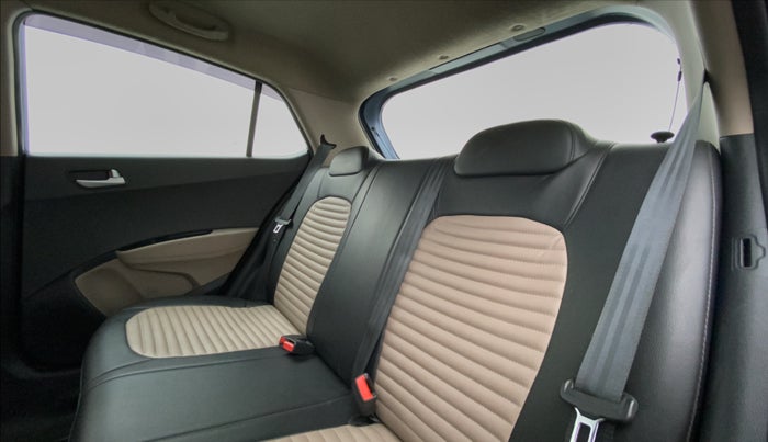 2016 Hyundai Grand i10 SPORTZ 1.2 KAPPA VTVT, Petrol, Manual, 24,521 km, Right Side Rear Door Cabin