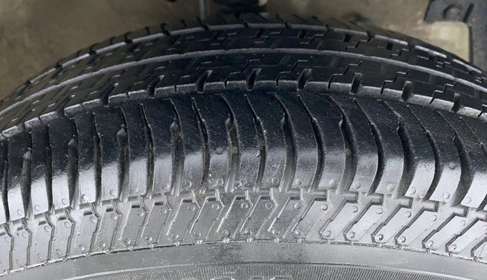 2015 Maruti Swift LDI O, Diesel, Manual, 44,366 km, Right Front Tyre Tread