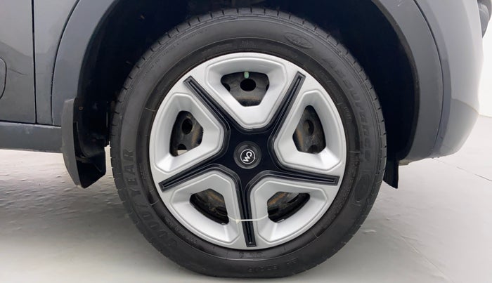 2018 Tata NEXON XM 1.5, Diesel, Manual, 97,407 km, Right Front Wheel