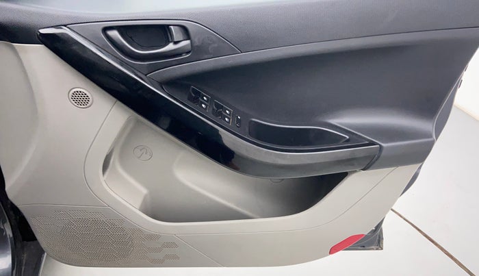 2018 Tata NEXON XM 1.5, Diesel, Manual, 97,407 km, Driver Side Door Panels Control