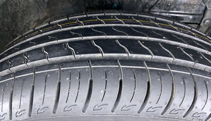 2017 Maruti Vitara Brezza VDI, Diesel, Manual, 34,431 km, Right Front Tyre Tread