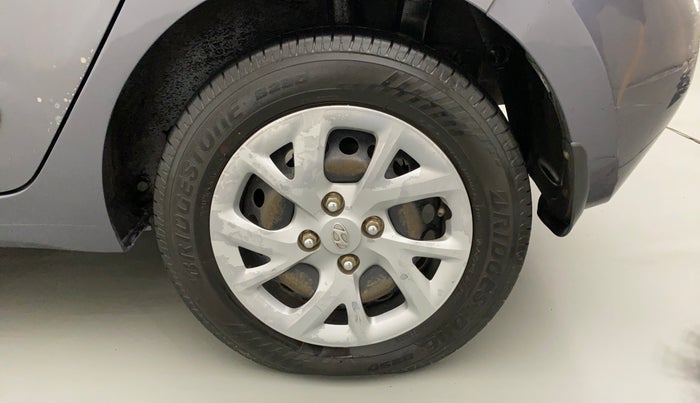 2017 Hyundai Grand i10 SPORTZ (O) 1.2 KAPPA VTVT, Petrol, Manual, 75,841 km, Left Rear Wheel