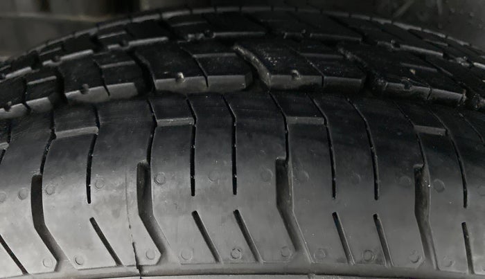 2016 Maruti Swift VXI OPT, Petrol, Manual, 47,182 km, Right Rear Tyre Tread