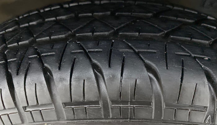 2016 Maruti Swift VXI OPT, Petrol, Manual, 47,182 km, Right Front Tyre Tread