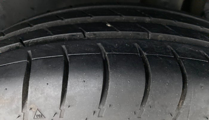2016 Maruti Swift VXI OPT, Petrol, Manual, 47,182 km, Left Rear Tyre Tread