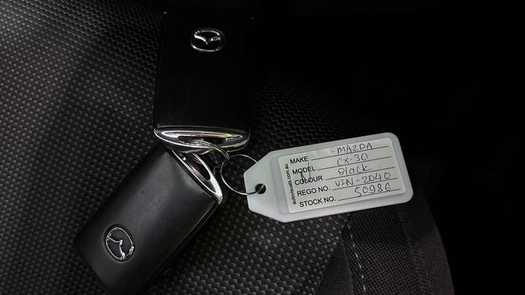 2020 Mazda CX-30 G20 Pure (FWD), Automatic, 121396 km, Key Close-up