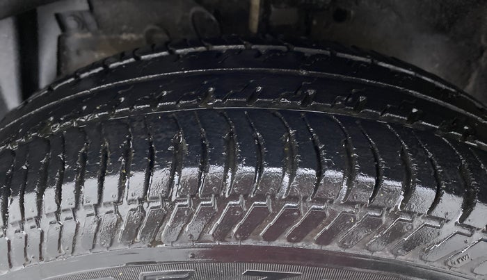 2017 Maruti Swift VDI ABS, Diesel, Manual, 26,196 km, Left Front Tyre Tread
