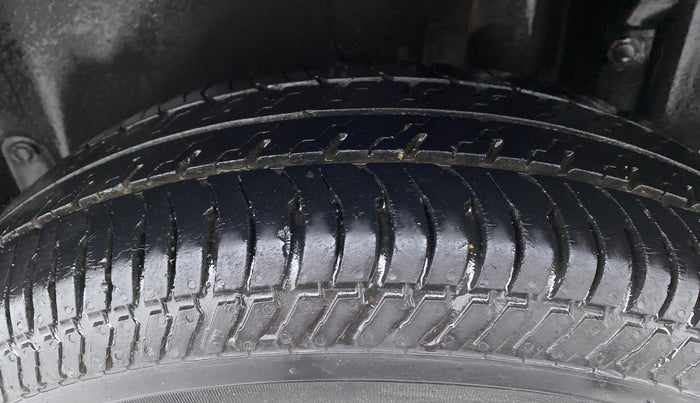 2017 Maruti Swift VDI ABS, Diesel, Manual, 26,196 km, Left Rear Tyre Tread