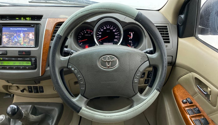 2009 Toyota Fortuner 3.0 MT 4X4, Diesel, Manual, 2,17,011 km, Steering Wheel Close Up