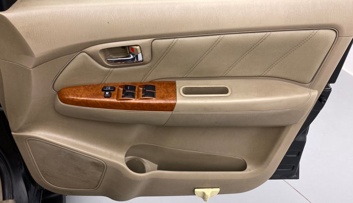 2009 Toyota Fortuner 3.0 MT 4X4, Diesel, Manual, 2,17,011 km, Driver Side Door Panels Control
