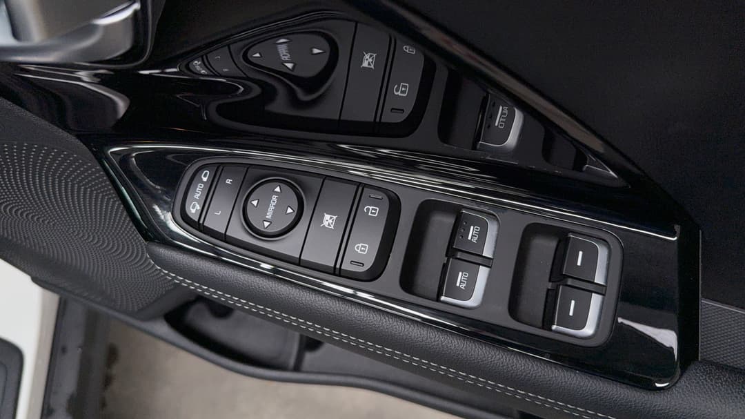 2022 Kia Niro Hev S (hybrid), Automatic, 66638 km, Drivers Side Door Panel Controls