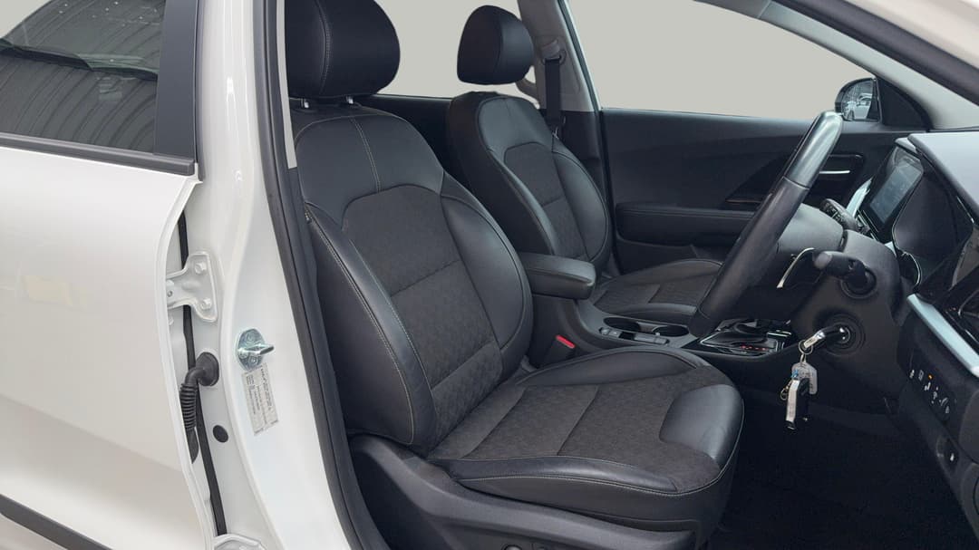 2022 Kia Niro Hev S (hybrid), Automatic, 66638 km, Right Side Front Door Cabin View
