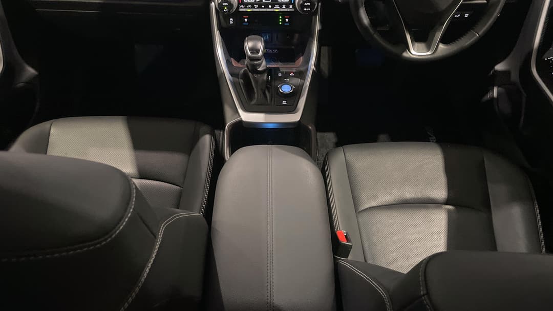 2024 Toyota RAV4 Cruiser (AWD) Hybrid, Automatic, 37498 km, Center Console