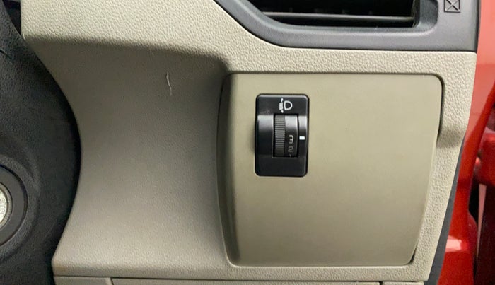 2017 Mahindra Kuv100 K4 6 STR, Petrol, Manual, 31,501 km, Dashboard - Headlight height adjustment not working