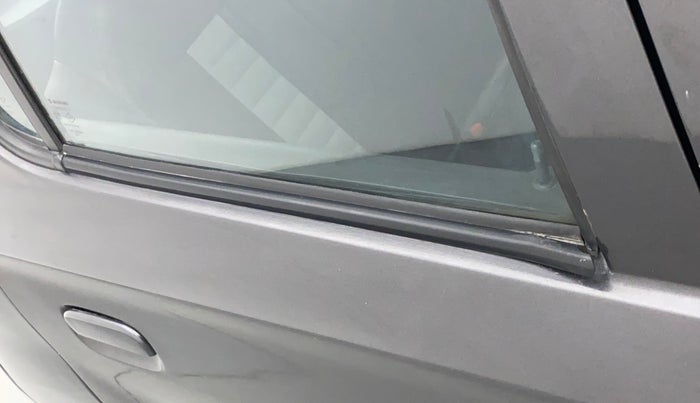 2017 Maruti Alto 800 LXI, Petrol, Manual, 95,373 km, Right rear door - Weather strip has minor damage