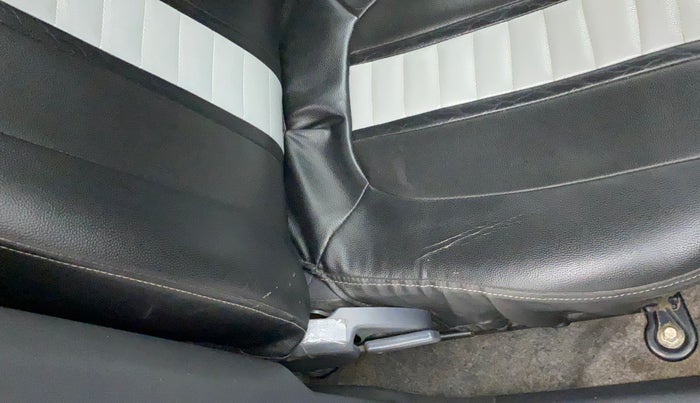 2017 Maruti Alto 800 LXI, Petrol, Manual, 95,373 km, Driver seat - Cover slightly torn