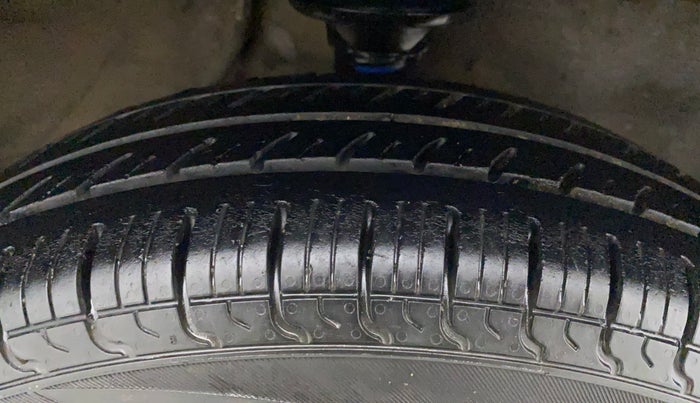 2017 Maruti Alto 800 LXI, Petrol, Manual, 95,373 km, Right Front Tyre Tread