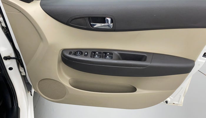 2014 Hyundai i20 SPORTZ 1.2 VTVT, Petrol, Manual, 73,520 km, Driver Side Door Panels Control