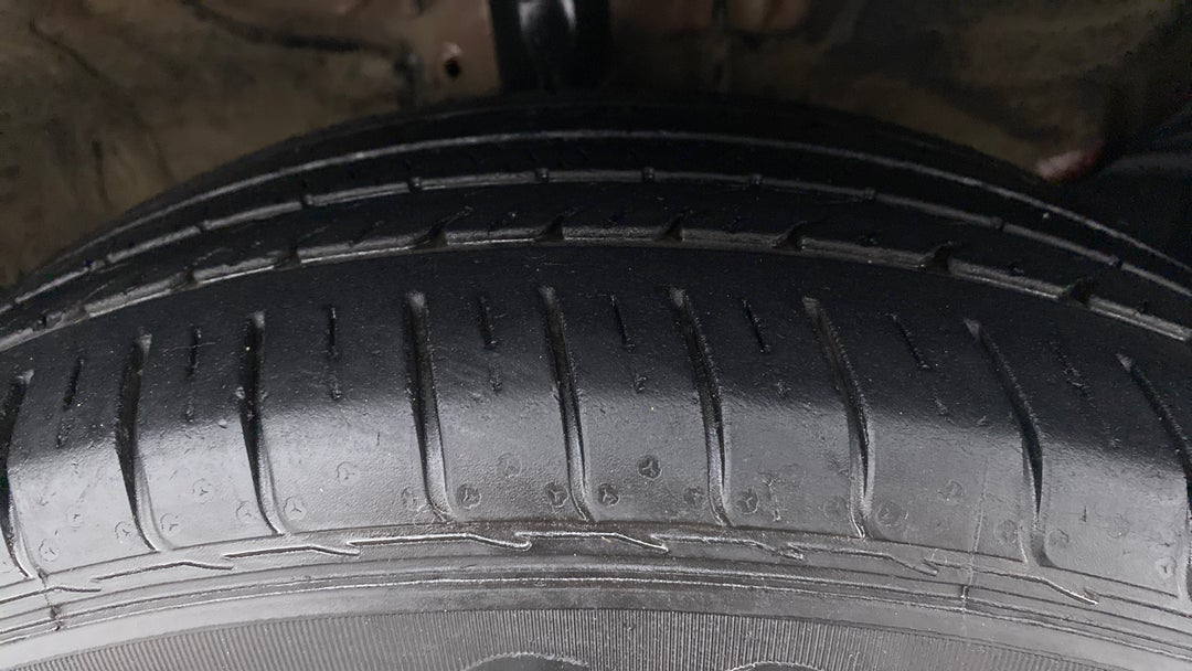 Right Front Tyre Tread