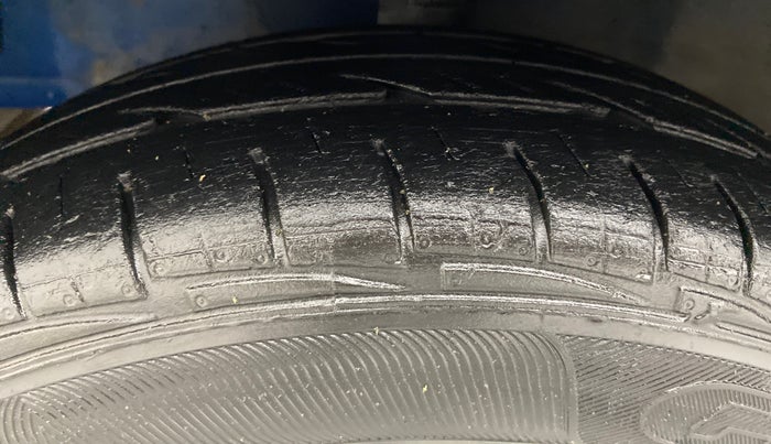 2017 Hyundai Eon ERA PLUS, Petrol, Manual, 24,048 km, Left Front Tyre Tread