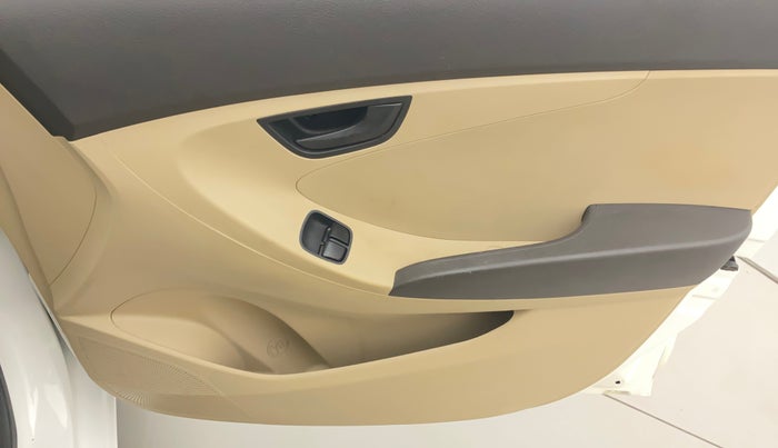 2017 Hyundai Eon MAGNA +, Petrol, Manual, 76,570 km, Driver Side Door Panels Control