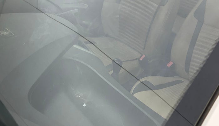 2017 Hyundai Eon MAGNA +, Petrol, Manual, 76,570 km, Front windshield - Minor spot on windshield
