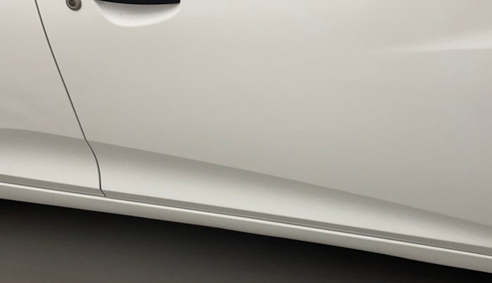 2017 Hyundai Eon MAGNA +, Petrol, Manual, 76,570 km, Driver-side door - Graphic sticker