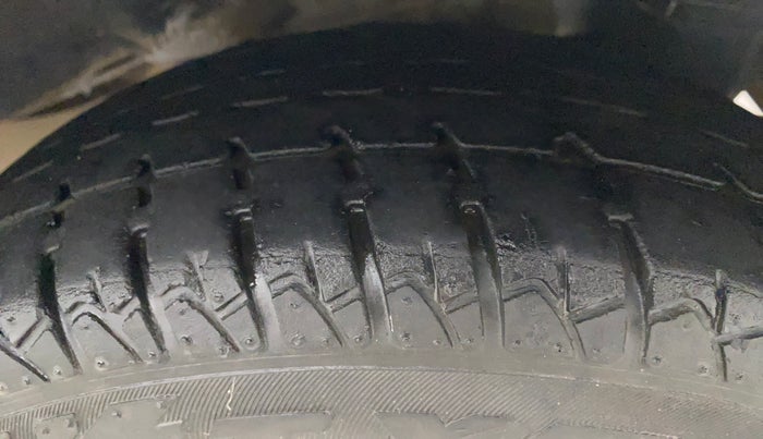 2017 Hyundai Eon MAGNA +, Petrol, Manual, 76,570 km, Left Rear Tyre Tread