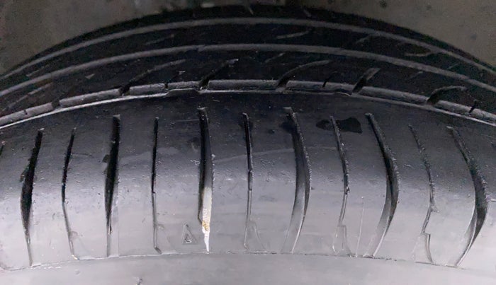 2016 Maruti Wagon R 1.0 VXI, Petrol, Manual, 73,081 km, Right Front Tyre Tread