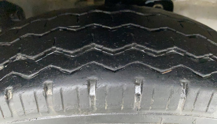 2019 Maruti Eeco 7 STR, CNG, Manual, 31,626 km, Right Front Tyre Tread