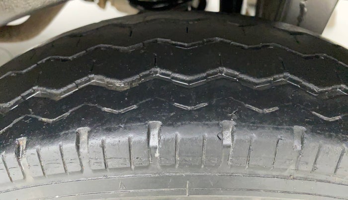 2019 Maruti Eeco 7 STR, CNG, Manual, 31,626 km, Left Rear Tyre Tread