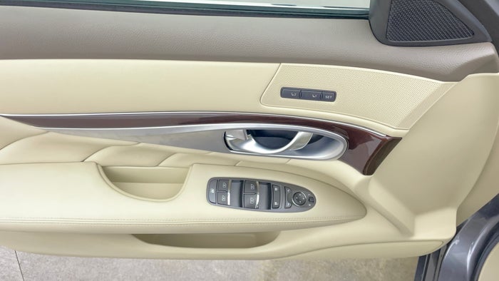 Infiniti Q70-Driver Side Door Panels Controls