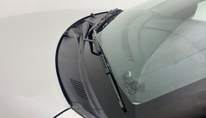 2017 Maruti Swift VXI, Petrol, Manual, 37,591 km, Front windshield - Wiper nozzle not functional