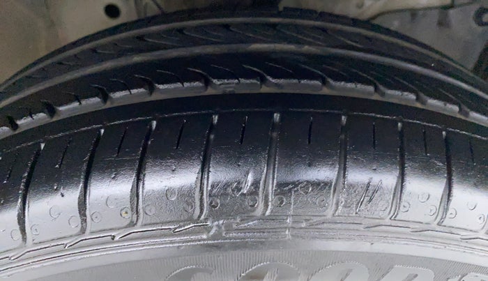2015 Honda Jazz 1.2 V MT, Petrol, Manual, 55,247 km, Right Front Tyre Tread