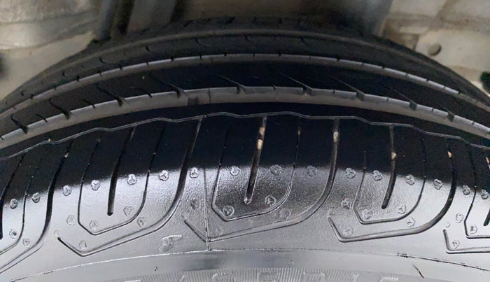 2015 Honda Jazz 1.2 V MT, Petrol, Manual, 55,247 km, Left Rear Tyre Tread