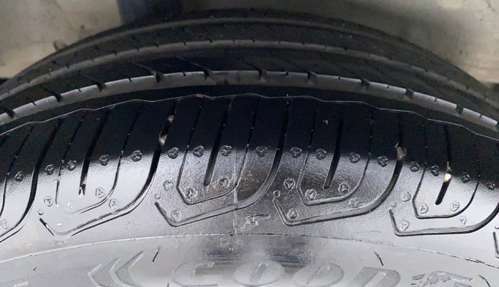 2015 Honda Jazz 1.2 V MT, Petrol, Manual, 55,247 km, Right Rear Tyre Tread