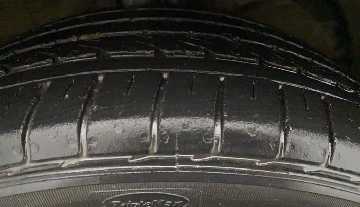 2019 Maruti Baleno ZETA DIESEL 1.3, Diesel, Manual, 52,152 km, Right Front Tyre Tread