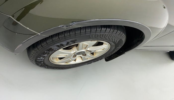 2012 Mahindra XUV500 W8 FWD, Diesel, Manual, 68,935 km, Left fender - Cladding has minor damage